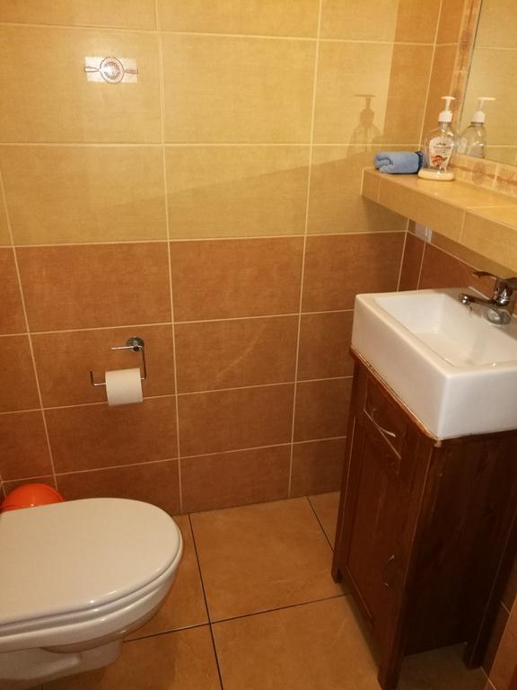 Gosciniec Grek Zorba - Pokoje I Domki 4 Osobowe - 16Km Od Zator Energylandia Homestay *