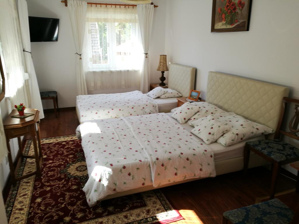 Gosciniec Grek Zorba - Pokoje I Domki 4 Osobowe - 16Km Od Zator Energylandia Homestay *