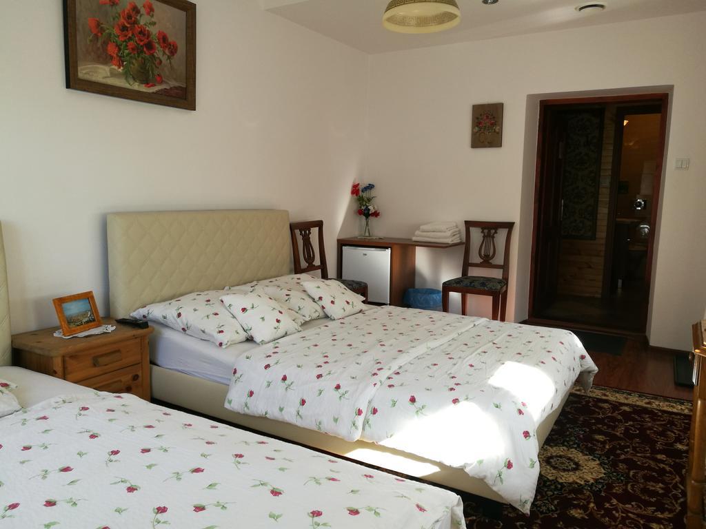Gosciniec Grek Zorba - Pokoje I Domki 4 Osobowe - 16Km Od Zator Energylandia Homestay